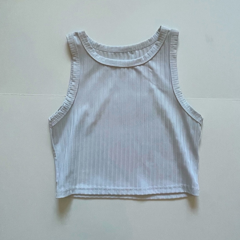 White ribbed and cropped tank top